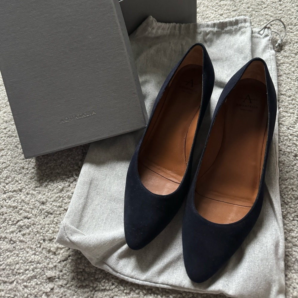 Aquatalia Navy Suede Pump size 6.5